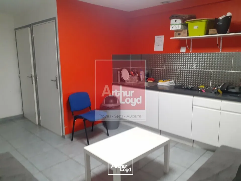 Locaux d'activité & Entrepôts - Location - LA CHAPELLE-SAINT-LUC - 10600 - 330-330 - 7832122