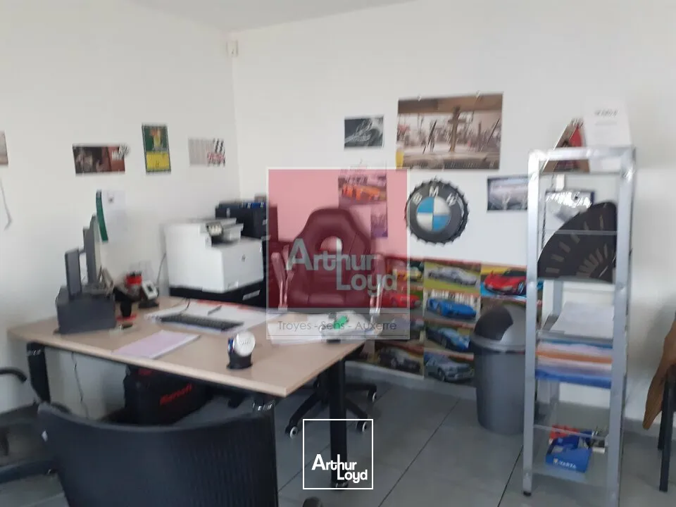 Locaux d'activité & Entrepôts - Location - LA CHAPELLE-SAINT-LUC - 10600 - 330-330 - 7832120