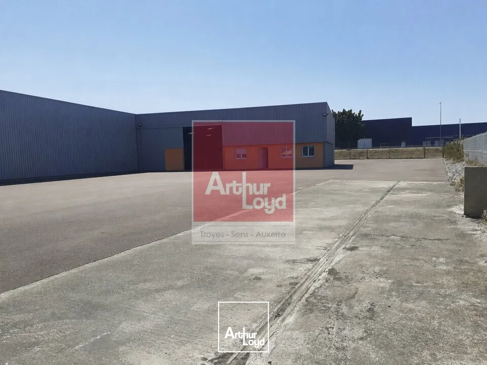 Locaux d'activité & Entrepôts - Location - LA CHAPELLE-SAINT-LUC - 10600 - 330-330 - 7832118