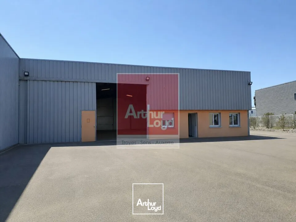 Locaux d'activité & Entrepôts - Location - LA CHAPELLE-SAINT-LUC - 10600 - 330-330 - 7832116