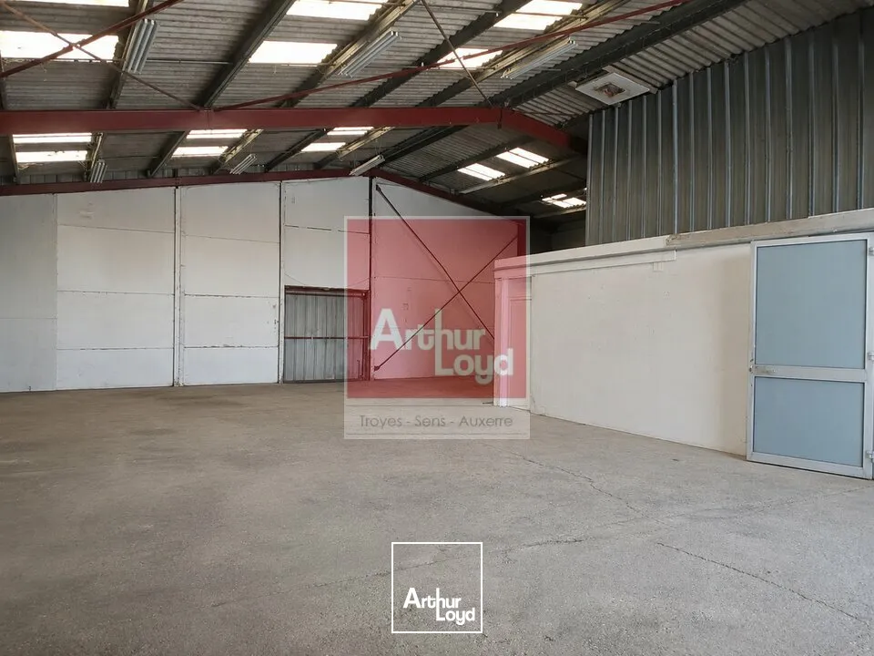 Locaux d'activité & Entrepôts - Location - LA CHAPELLE-SAINT-LUC - 10600 - 330-330 - 7832119