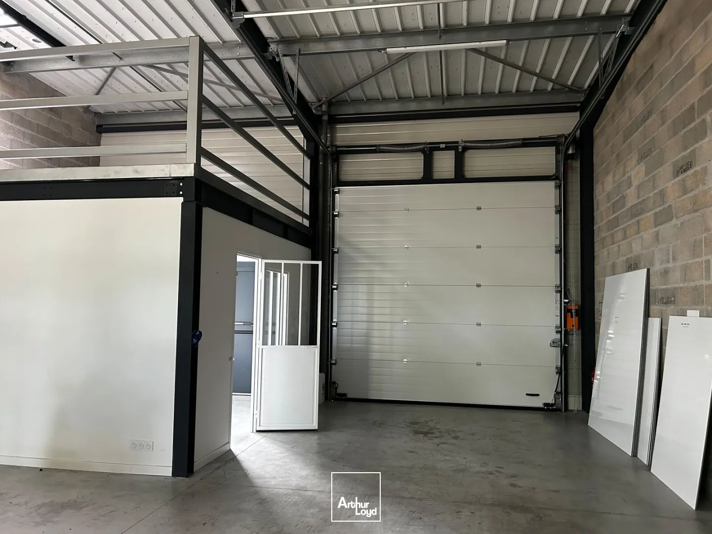 Locaux d'activité & Entrepôts - Location - ARTIGUES PRES BORDEAUX - 33370 - 129-129 - 7832228