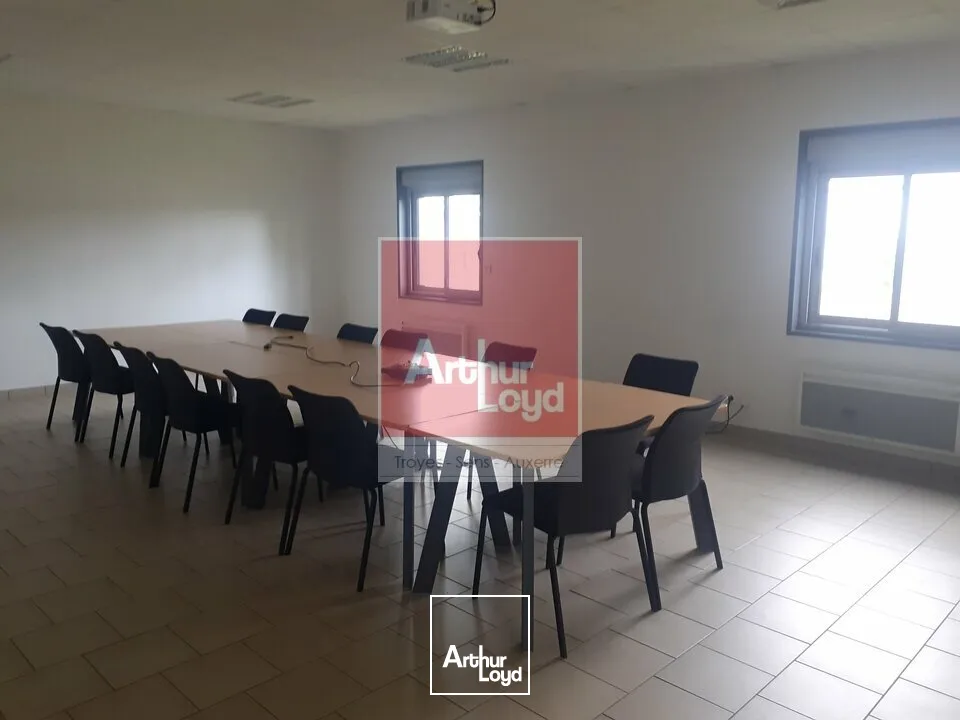 Locaux d'activité & Entrepôts - Location - LA CHAPELLE-SAINT-LUC - 10600 - 997-997 - 7833374