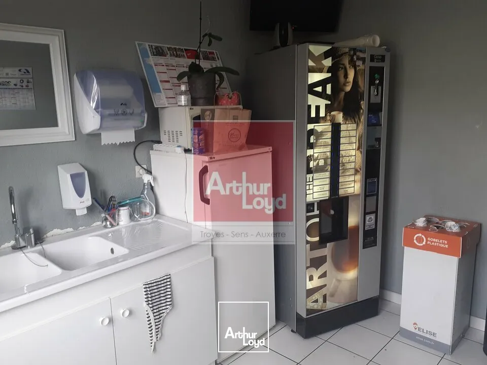 Locaux d'activité & Entrepôts - Location - LA CHAPELLE-SAINT-LUC - 10600 - 997-997 - 7833375
