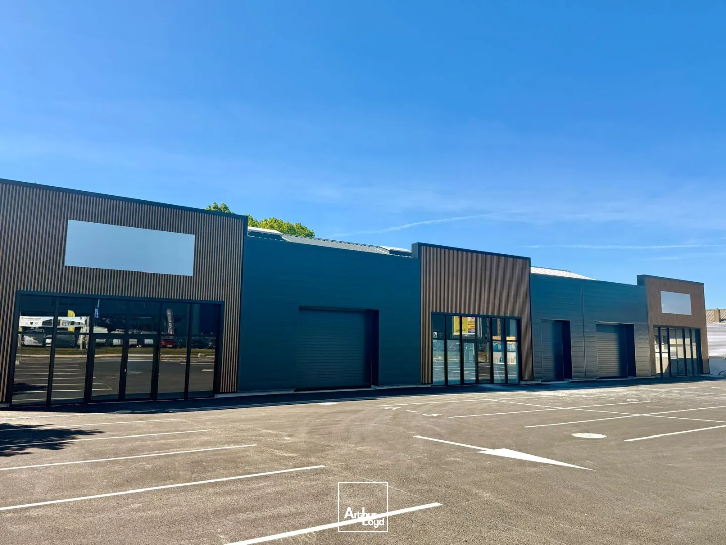 Locaux commerciaux - Location - FLEURY LES AUBRAIS - 45400 - 369-747 - 7833528