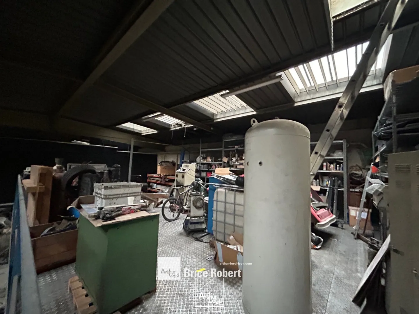 Locaux d'activité & Entrepôts - Vente - SAINT PRIEST - 69800 - 650-650 - 7834611