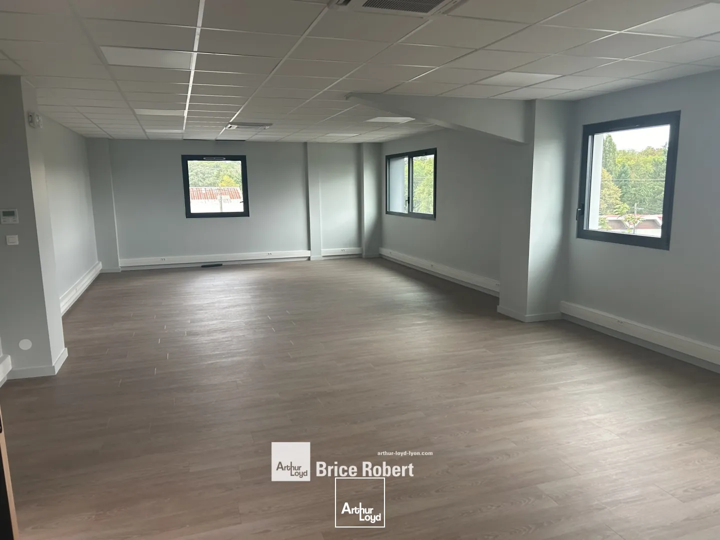 Locaux d'activité & Entrepôts - Location - LA TOUR DE SALVAGNY - 69890 - 242.87-584.98 - 7834660