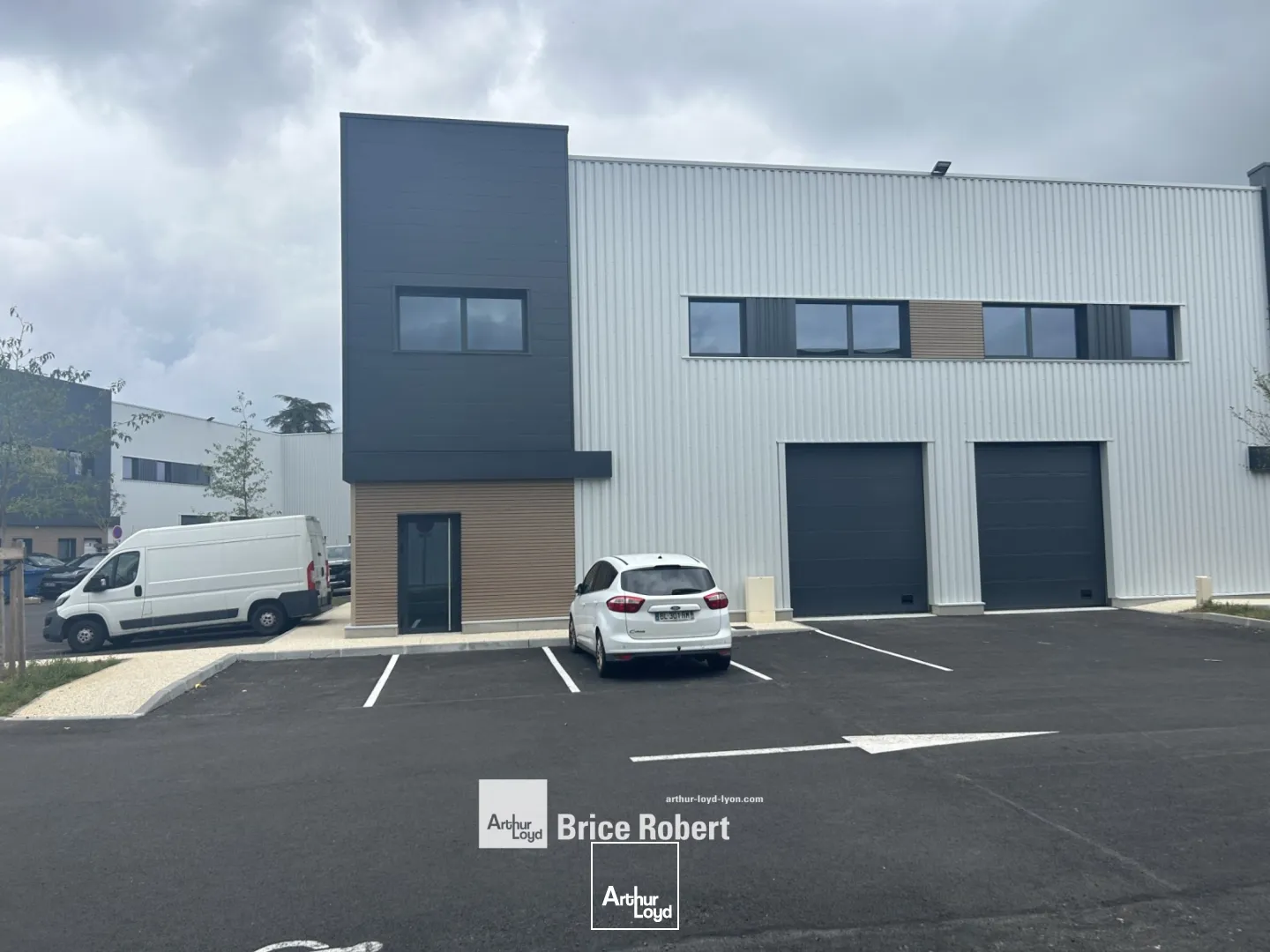 Locaux d'activité & Entrepôts - Location - LA TOUR DE SALVAGNY - 69890 - 242.87-584.98 - 7834665