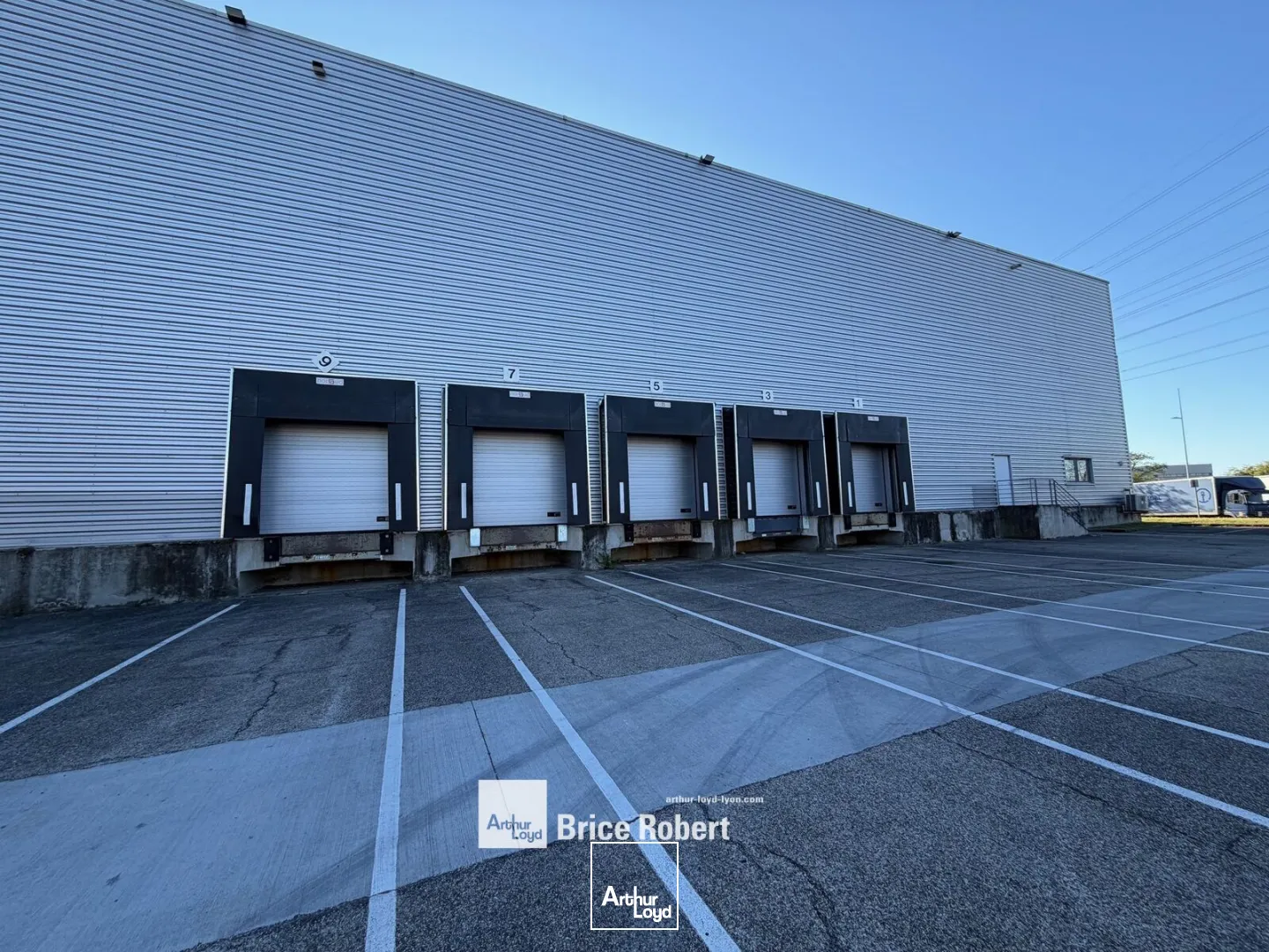 Locaux d'activité & Entrepôts - Location - MIONS - 69780 - 438-25465 - 7834700
