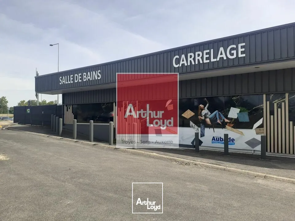 Locaux d'activité & Entrepôts - Location - LA CHAPELLE-SAINT-LUC - 10600 - 879-6704 - 7838028
