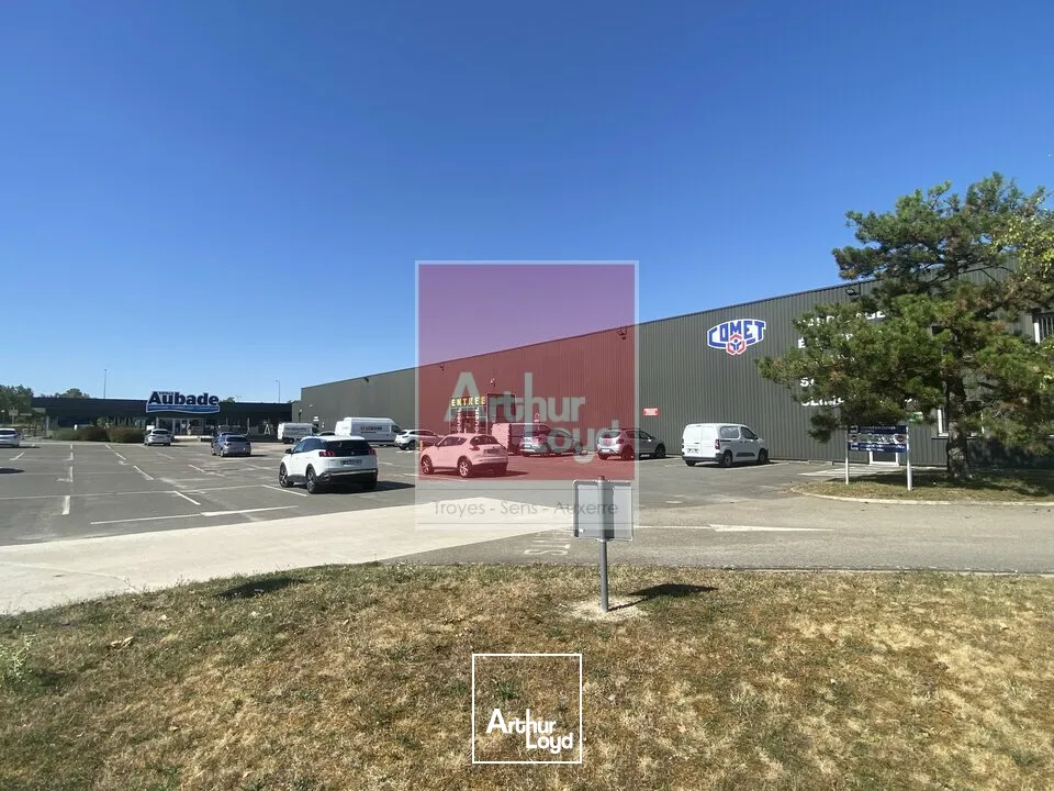Locaux d'activité & Entrepôts - Location - LA CHAPELLE-SAINT-LUC - 10600 - 879-6704 - 7838025