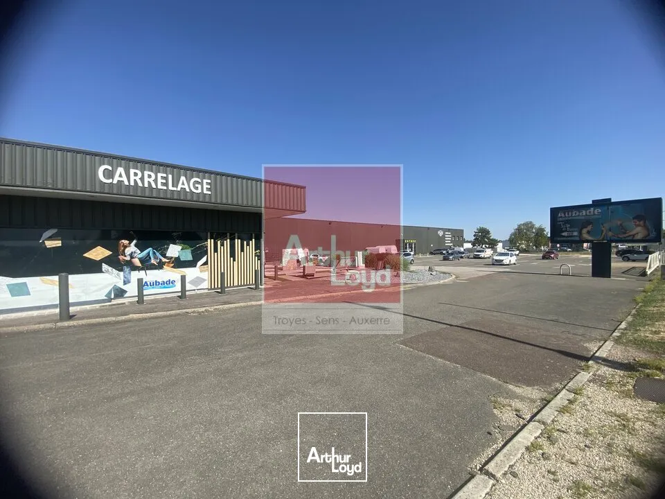 Locaux d'activité & Entrepôts - Location - LA CHAPELLE-SAINT-LUC - 10600 - 879-6704 - 7838026