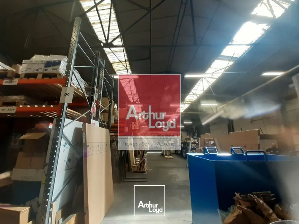 Locaux d'activité & Entrepôts - Vente - LA CHAPELLE-SAINT-LUC - 10600 - 879-6704 - 7838042