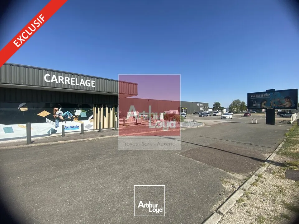 Locaux d'activité & Entrepôts - Location - LA CHAPELLE-SAINT-LUC - 10600 - 879-6704 - 7838817