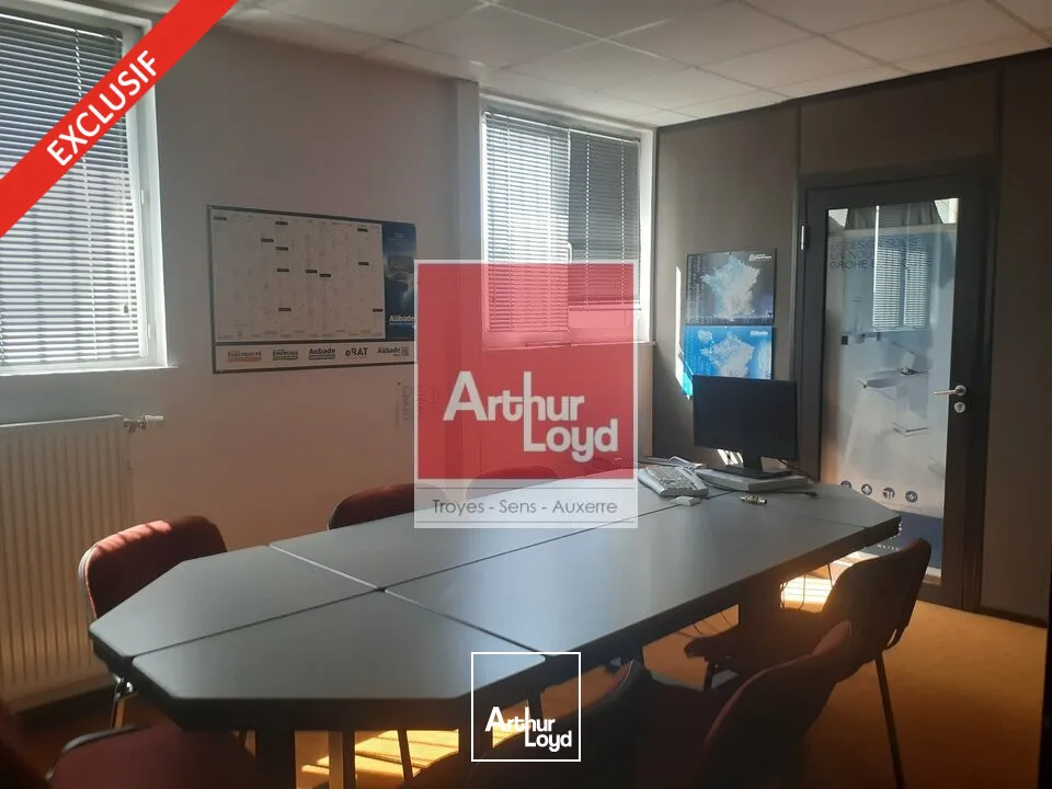 Locaux d'activité & Entrepôts - Vente - LA CHAPELLE-SAINT-LUC - 10600 - 879-6704 - 7838832