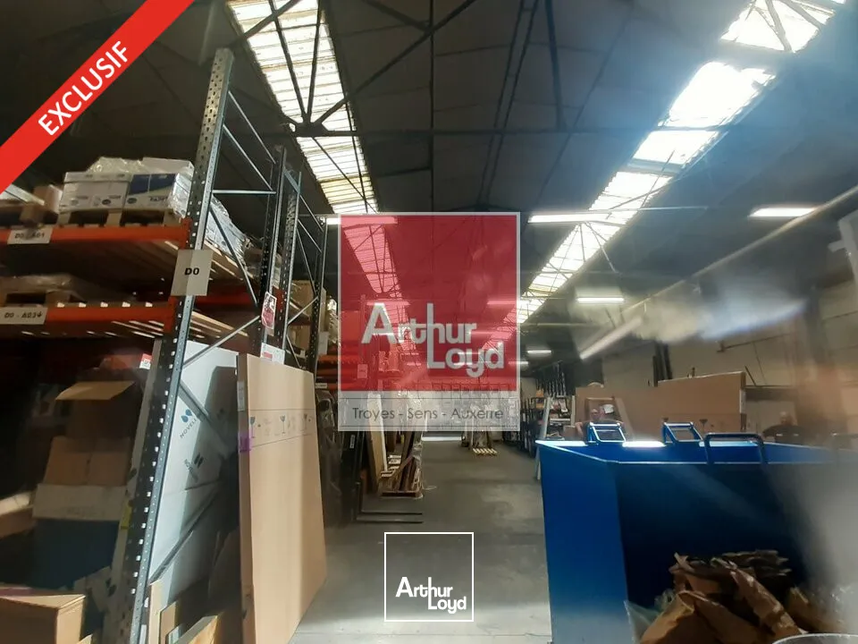 Locaux d'activité & Entrepôts - Vente - LA CHAPELLE-SAINT-LUC - 10600 - 879-6704 - 7838833