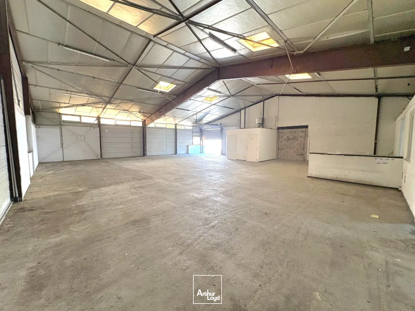 Locaux commerciaux - Location - MARSEILLE - 13015 - 300-300 - 7851008