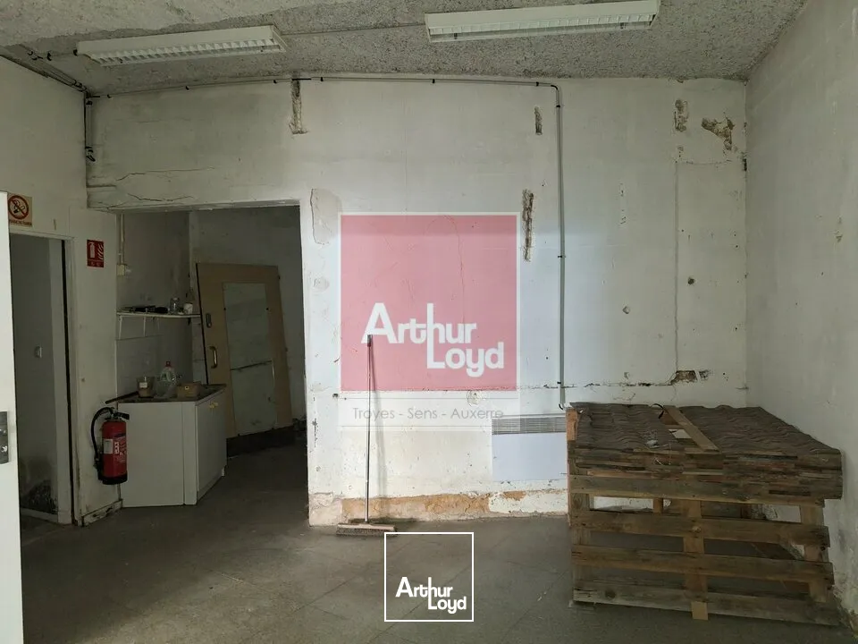 Locaux commerciaux - Location - AUXERRE - 89000 - 120-120 - 7857128