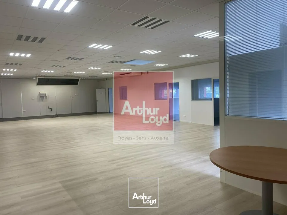 Locaux commerciaux - Location - LAVAU - 10150 - 550-550 - 7857923