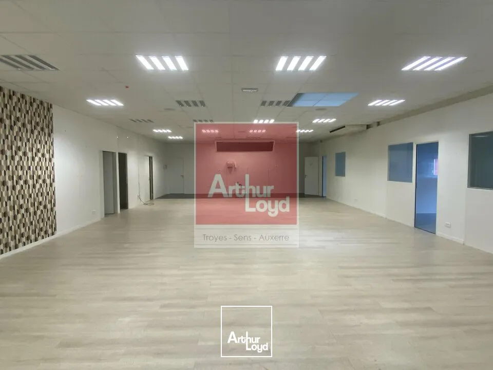 Locaux commerciaux - Location - LAVAU - 10150 - 550-550 - 7857925