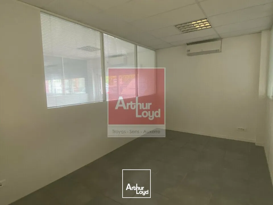 Locaux commerciaux - Location - LAVAU - 10150 - 550-550 - 7857927