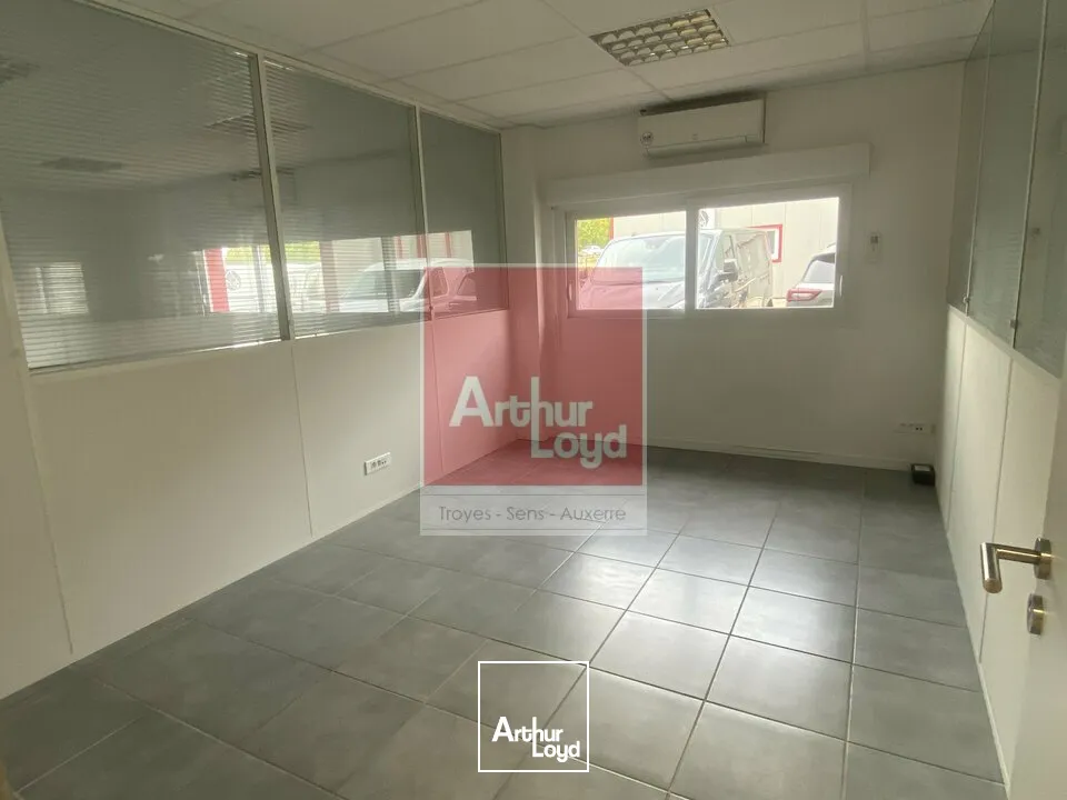 Locaux commerciaux - Location - LAVAU - 10150 - 550-550 - 7857928