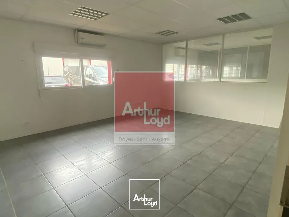 Locaux commerciaux - Location - LAVAU - 10150 - 550-550 - 7857929
