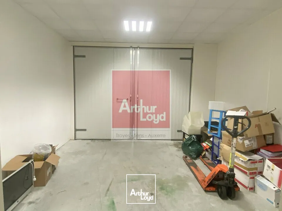Locaux commerciaux - Location - LAVAU - 10150 - 550-550 - 7857930