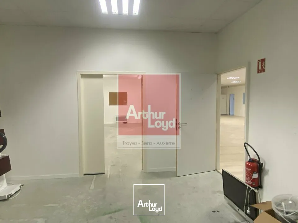 Locaux commerciaux - Location - LAVAU - 10150 - 550-550 - 7857931