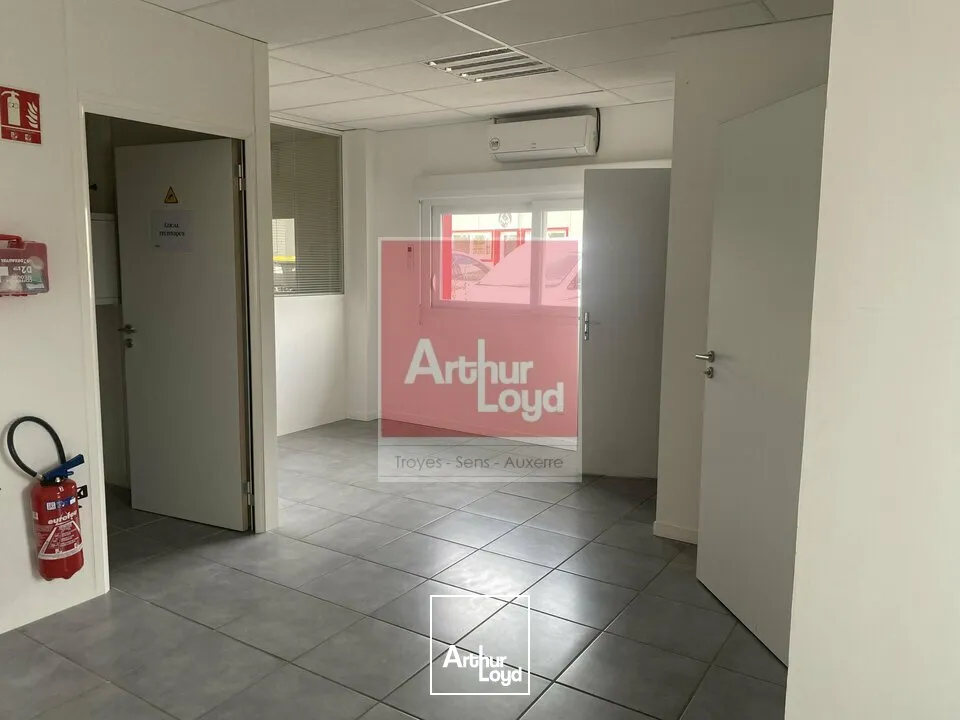 Locaux commerciaux - Location - LAVAU - 10150 - 550-550 - 7857933