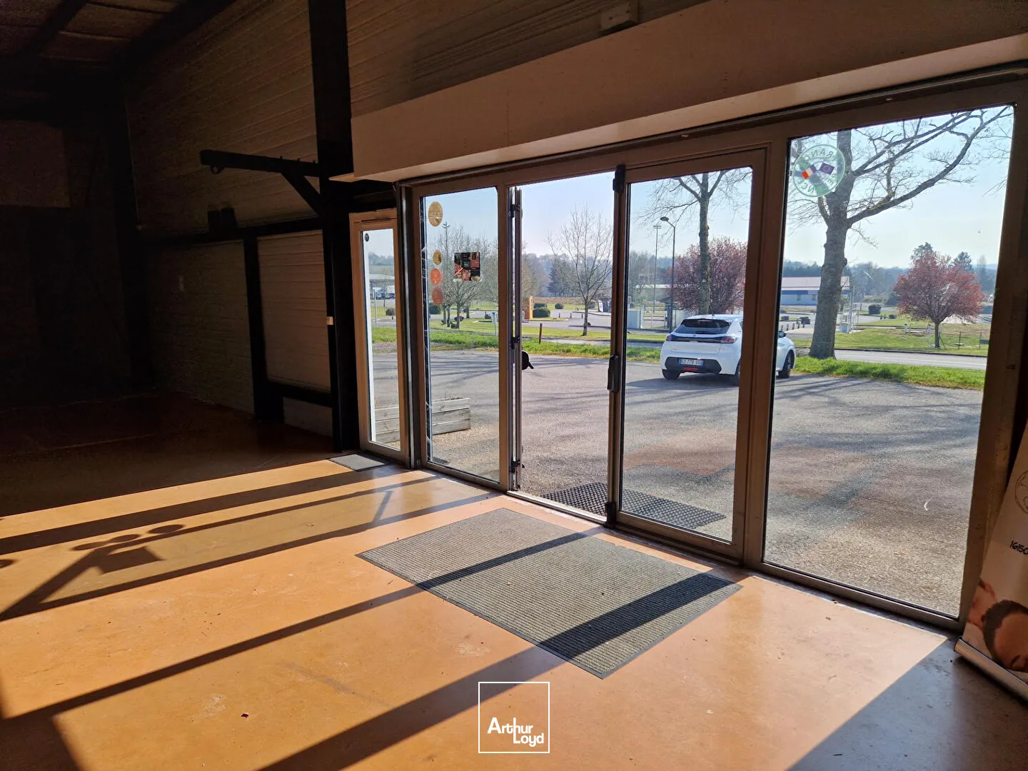 Locaux commerciaux - Location - CHABANAIS - 16150 - 297-297 - 7858540
