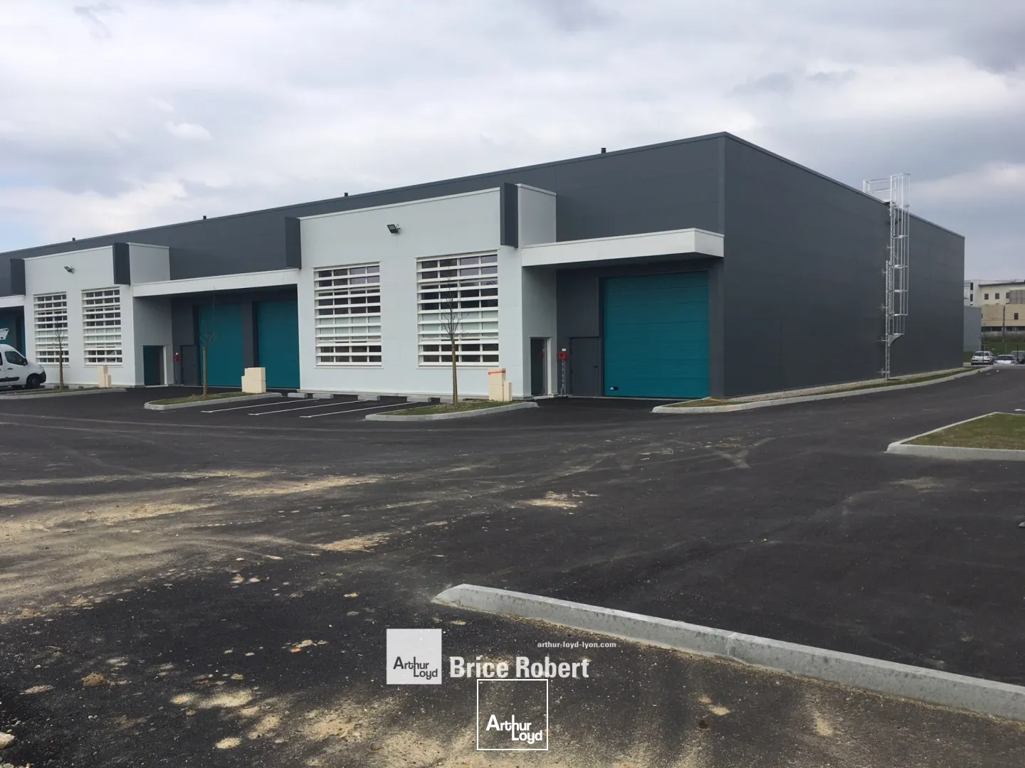 Locaux d'activité & Entrepôts - Location - VENISSIEUX - 69200 - 255-255 - 7876362