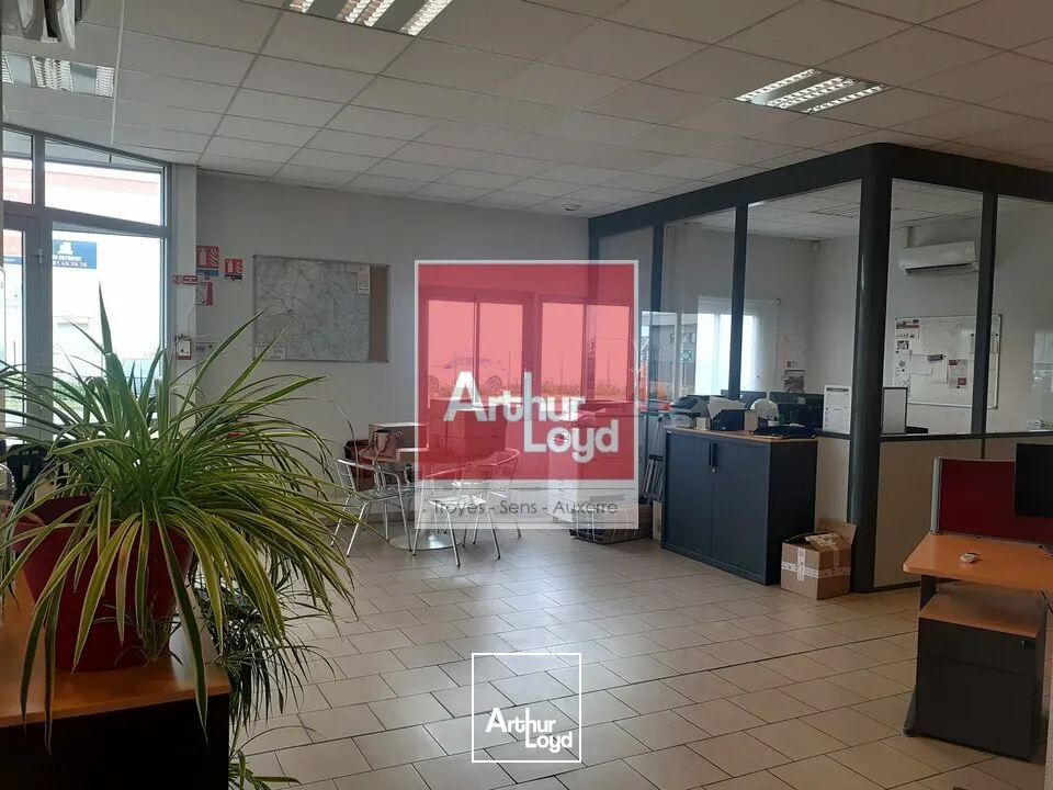 Locaux d'activité & Entrepôts - Location - LA CHAPELLE-SAINT-LUC - 10600 - 997-997 - 7878506