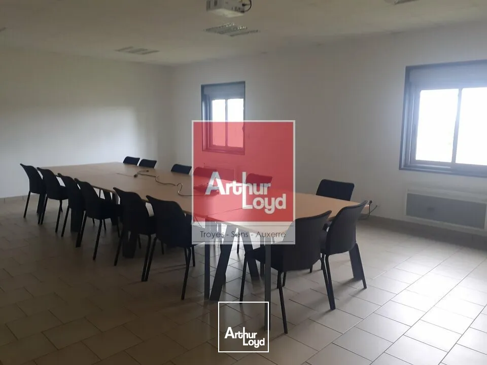 Locaux d'activité & Entrepôts - Location - LA CHAPELLE-SAINT-LUC - 10600 - 997-997 - 7878508