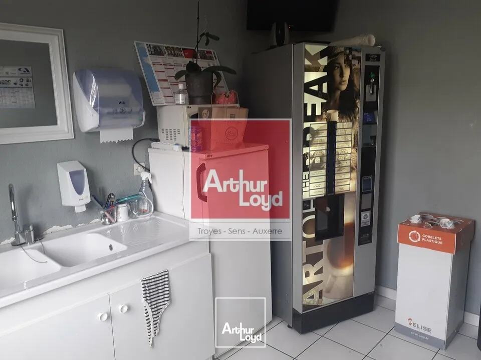Locaux d'activité & Entrepôts - Location - LA CHAPELLE-SAINT-LUC - 10600 - 997-997 - 7878509