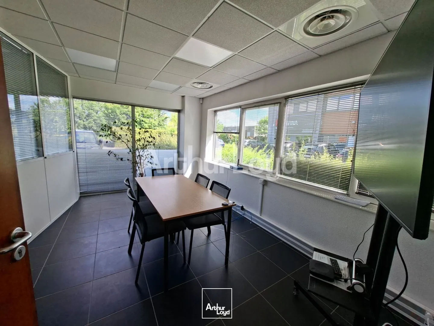 Bureaux - Location - WAMBRECHIES - 59118 - 476-2033 - 7879289