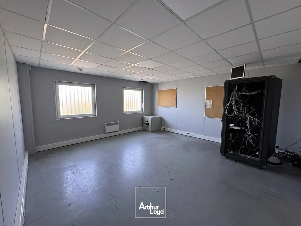 Locaux commerciaux - Location - CHAMPNIERS - 16430 - 2024-2024 - 7879351
