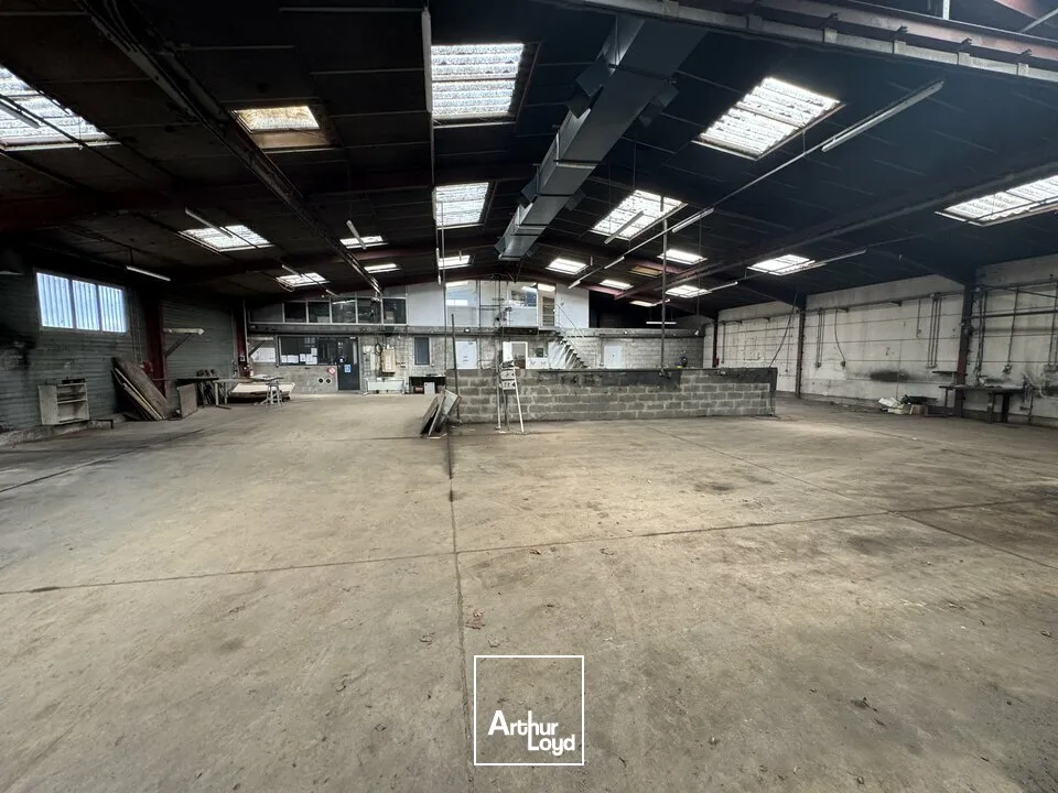 Locaux d'activité & Entrepôts - Vente - SAINT-PIERRE-DES-CORPS - 37700 - 685-685 - 7879367