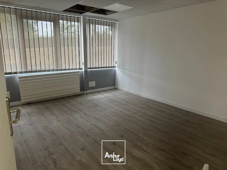 Locaux d'activité & Entrepôts - Location - LUYNES - 37230 - 1300-1600 - 7879375