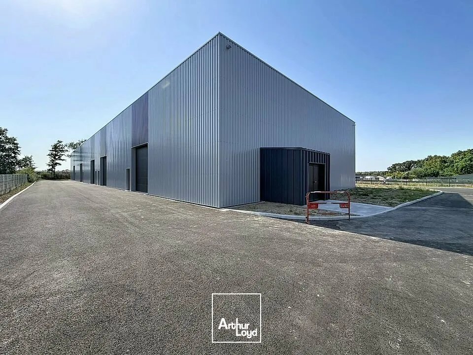 Locaux d'activité & Entrepôts - Location - LA CHAIZE-LE-VICOMTE - 85310 - 298-298 - 7879740