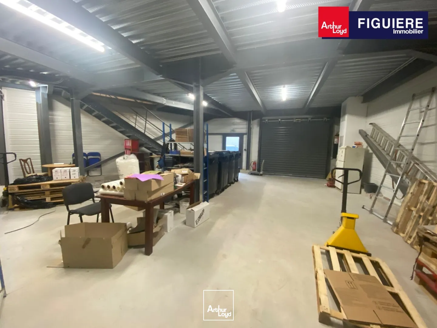 Locaux d'activité & Entrepôts - Location - LAMANON - 13113 - 162-162 - 7889240
