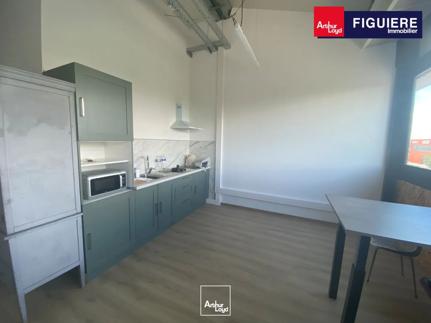 Locaux d'activité & Entrepôts - Location - SALON DE PROVENCE - 13300 - 766-766 - 7890051