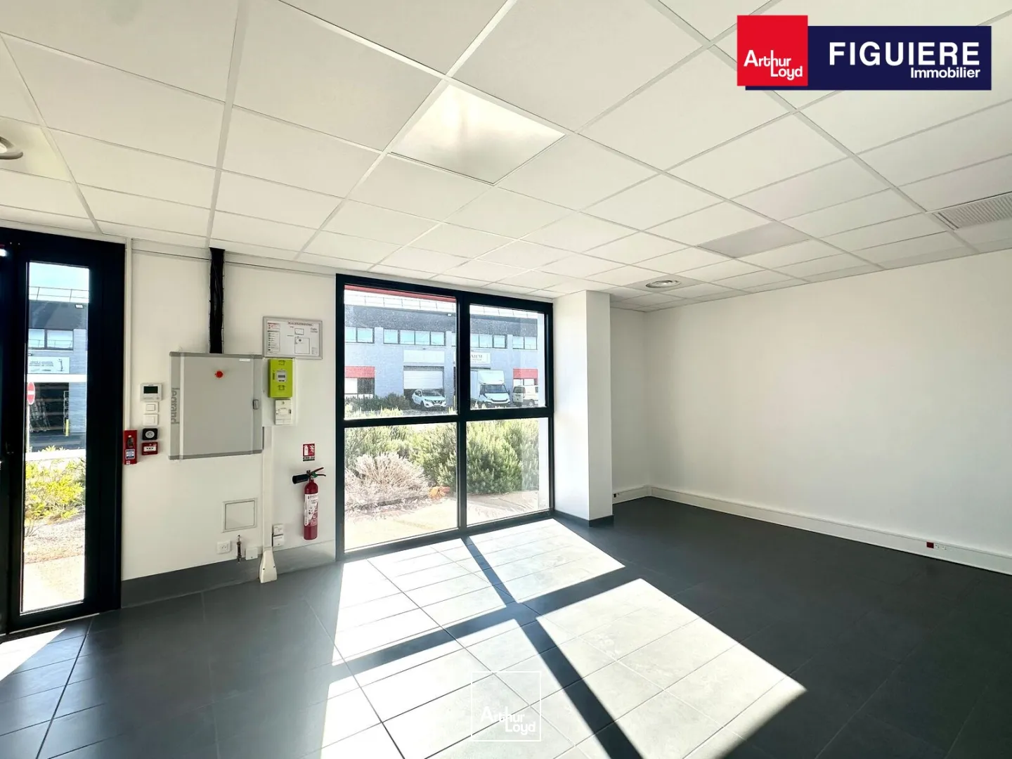 Locaux d'activité & Entrepôts - Location - GIGNAC LA NERTHE - 13180 - 276.92-276.92 - 7890256