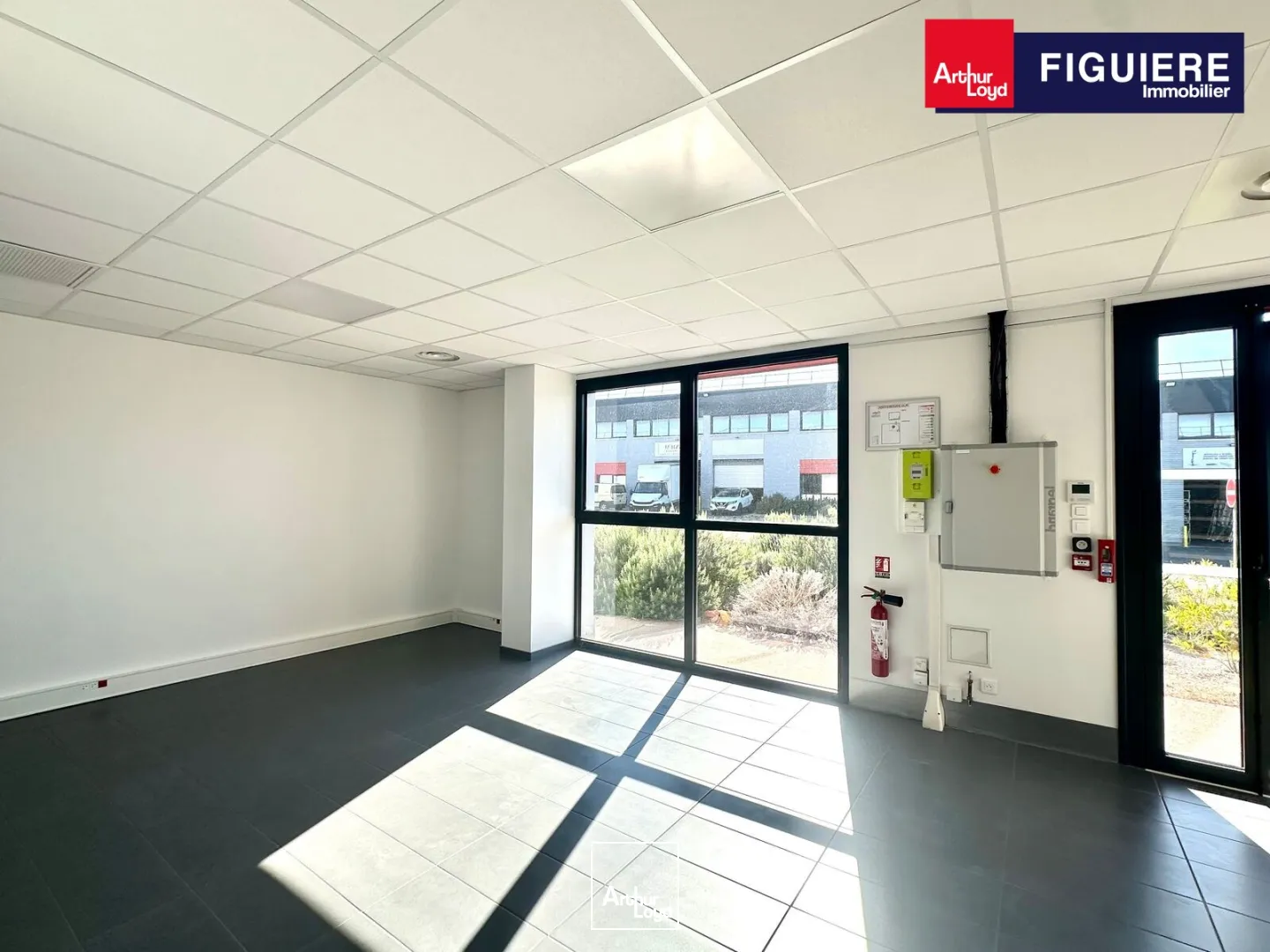 Locaux d'activité & Entrepôts - Location - GIGNAC LA NERTHE - 13180 - 273-273 - 7890263