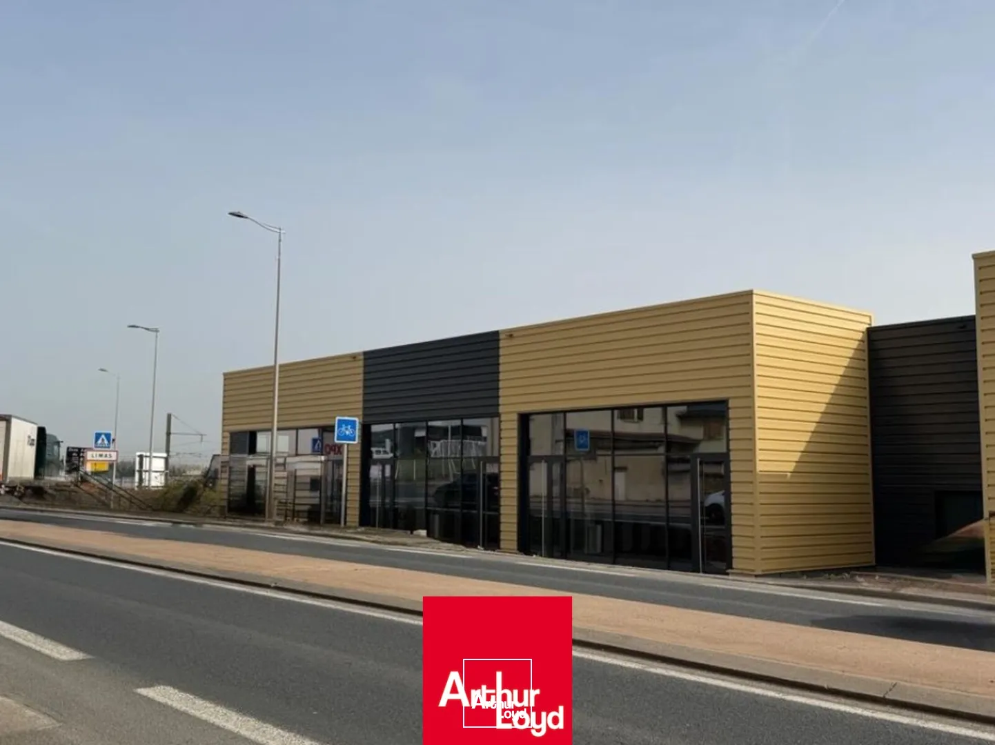 Locaux d'activité & Entrepôts - Location - LIMAS - 69400 - 166.98-1181.2 - 7891240