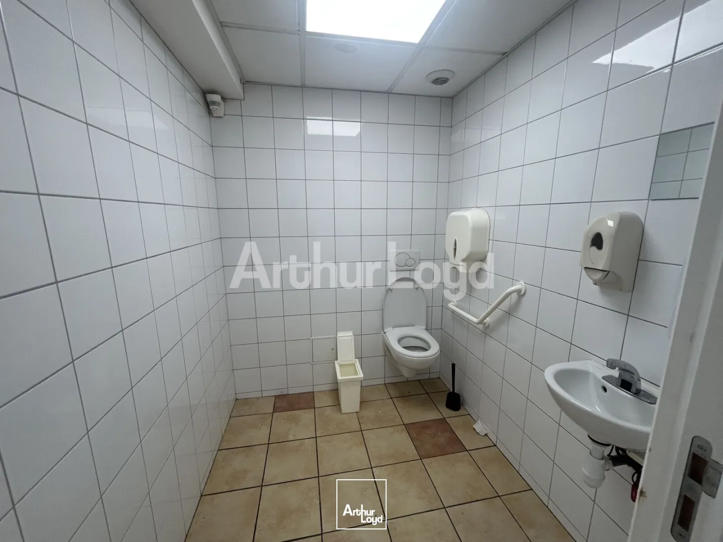 Locaux commerciaux - Location - LILLE - 59000 - 110-110 - 7892142
