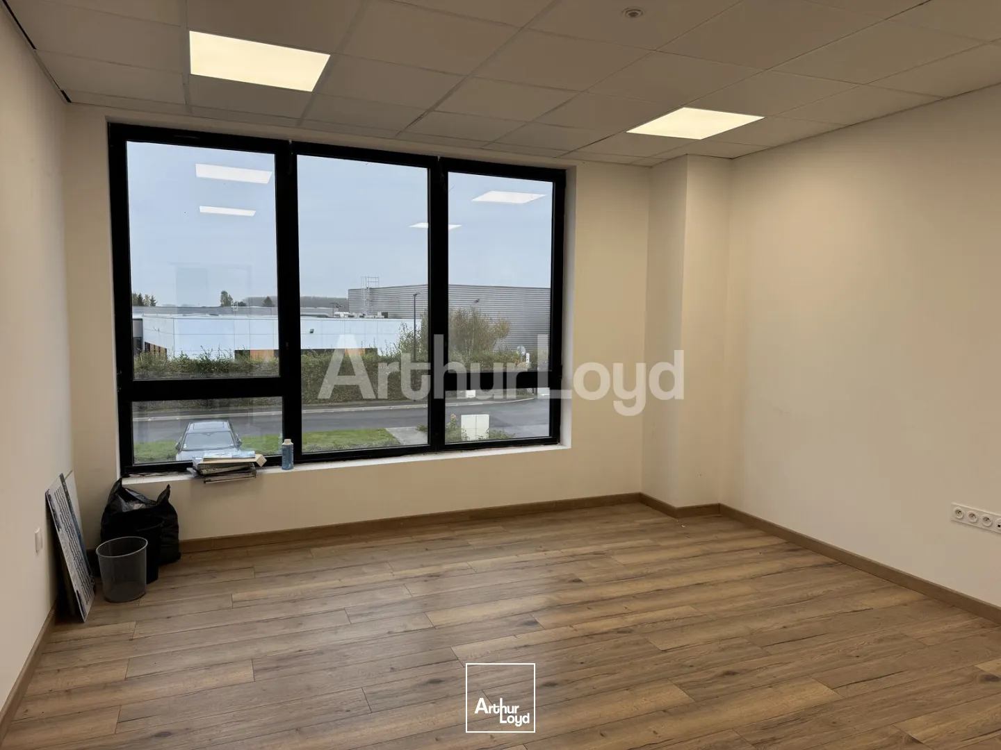 Locaux d'activité & Entrepôts - Location - AVELIN - 59710 - 537-1289 - 7892169