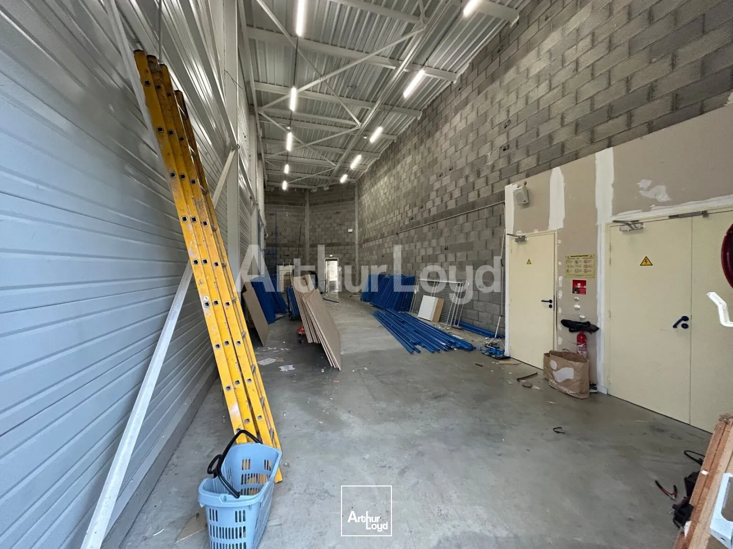 Locaux commerciaux - Location - SAINT MARTIN BOULOGNE - 62280 - 817-817 - 7893796