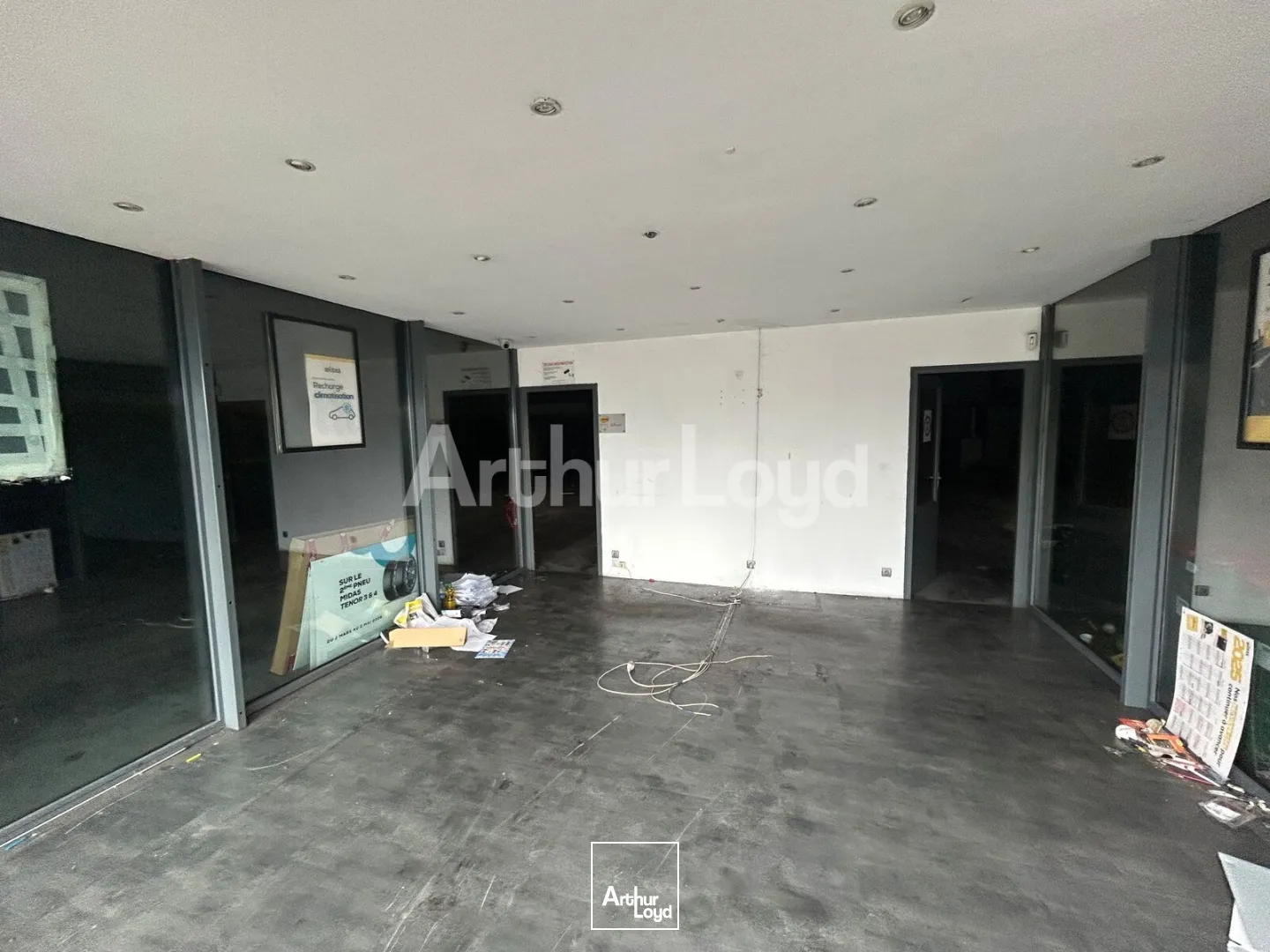 Locaux commerciaux - Location - LYS LEZ LANNOY - 59390 - 384-884 - 7894264