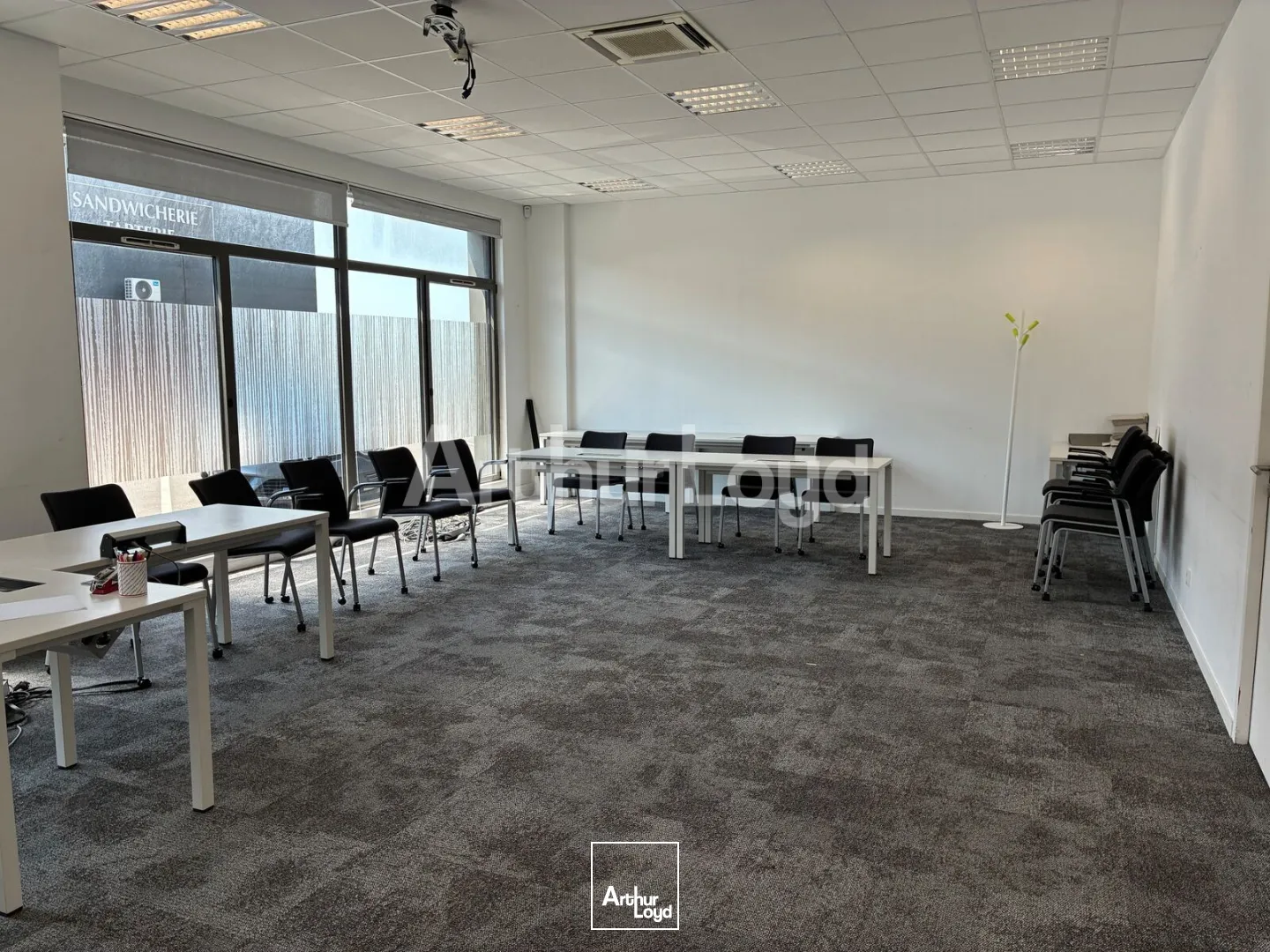 Bureaux - Location - LA CHAPELLE D'ARMENTIERES - 59930 - 300-300 - 7894330